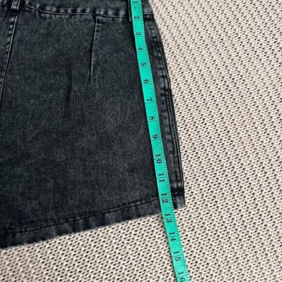 Bacio black denim shorts size small - Picture 6 of 7